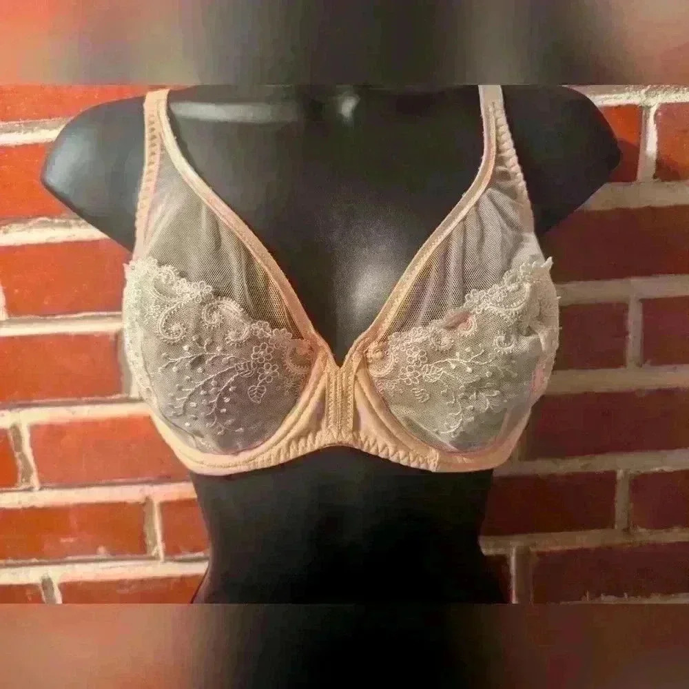 Simone Perele Delice Bra. Size: 32E. Nude. Barely Worn.